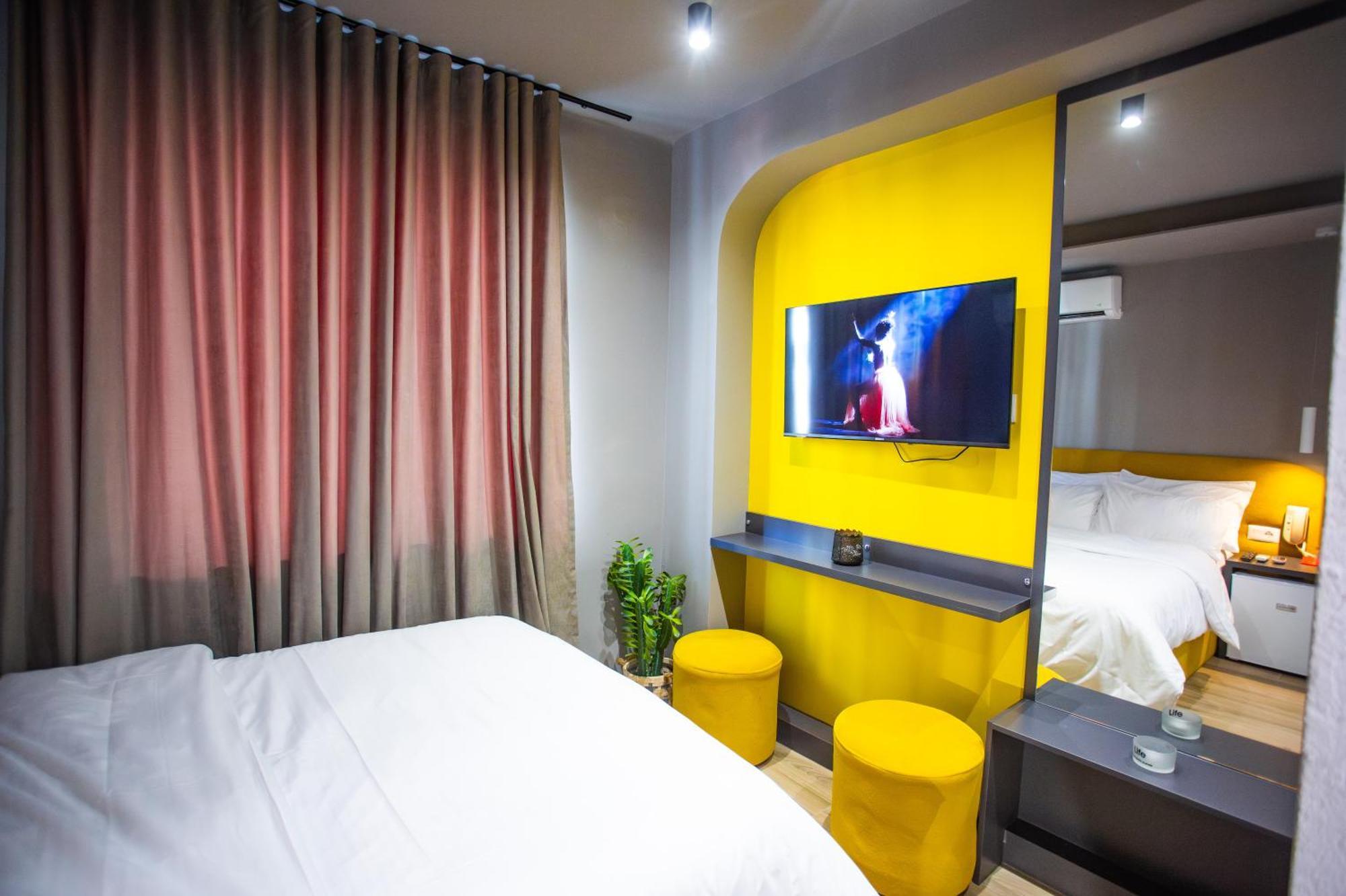 The Bubbles - Jacuzzi Hotel Тирана Экстерьер фото
