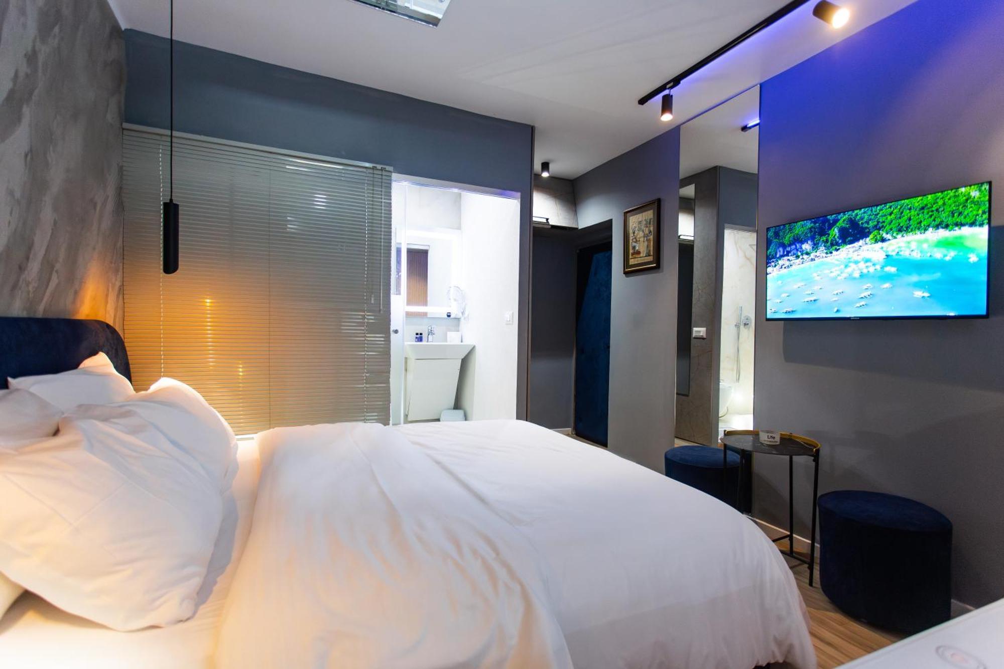 The Bubbles - Jacuzzi Hotel Тирана Экстерьер фото