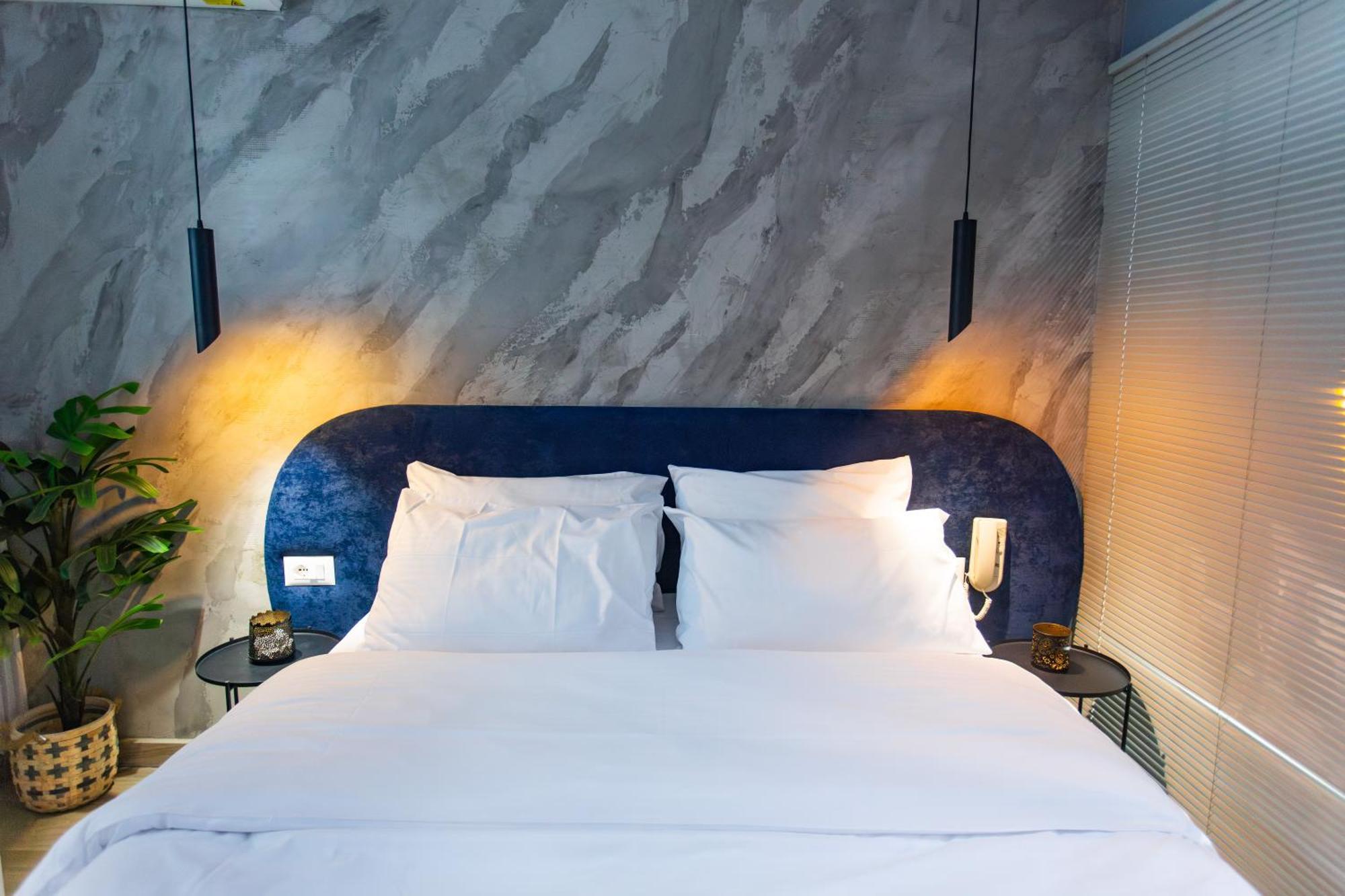 The Bubbles - Jacuzzi Hotel Тирана Экстерьер фото