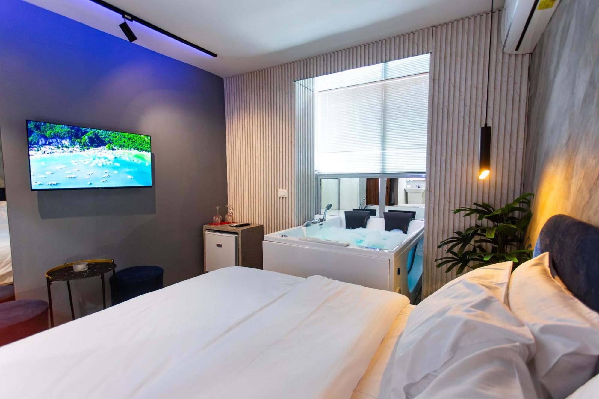 The Bubbles - Jacuzzi Hotel Тирана Экстерьер фото