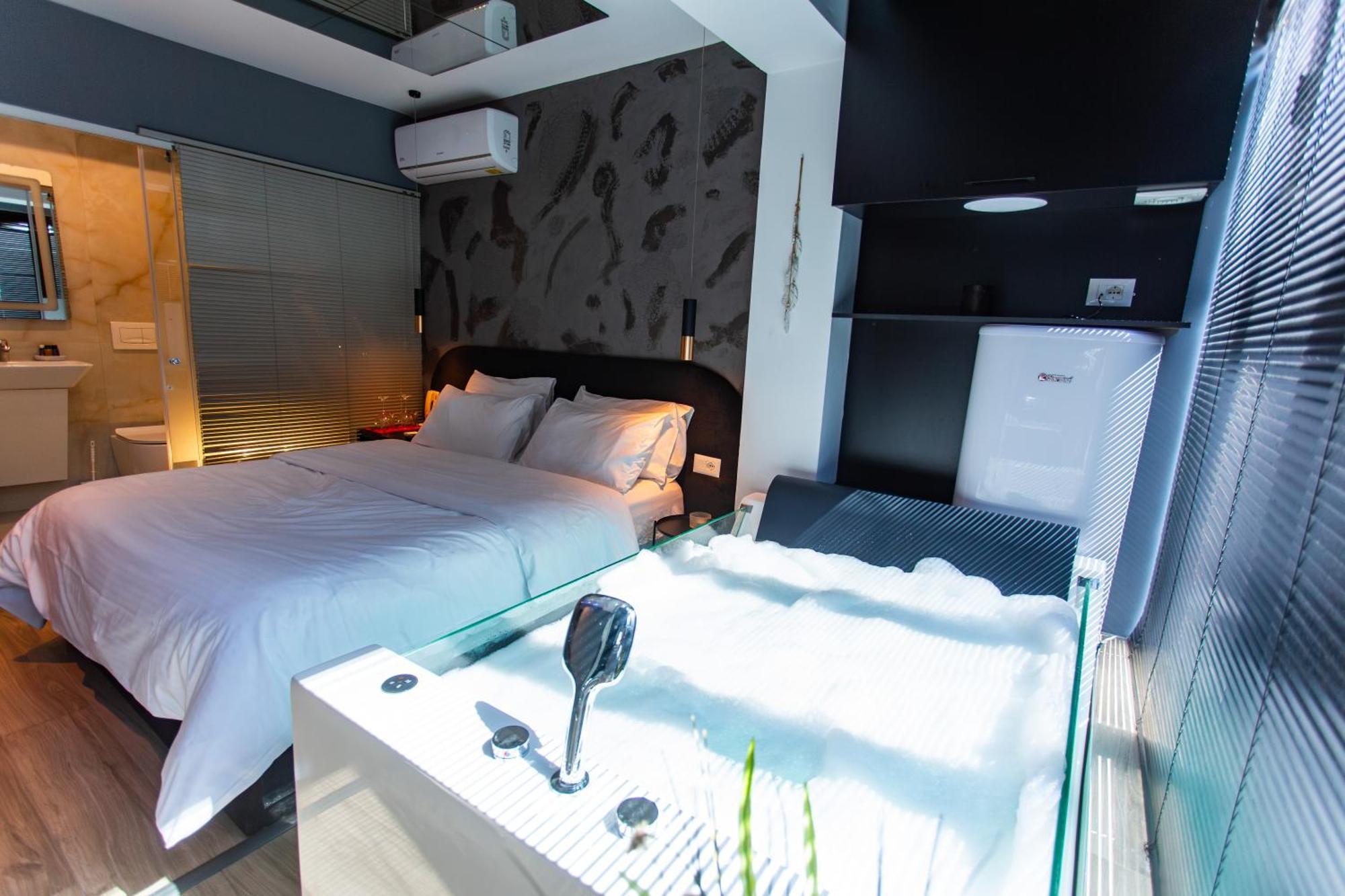 The Bubbles - Jacuzzi Hotel Тирана Экстерьер фото