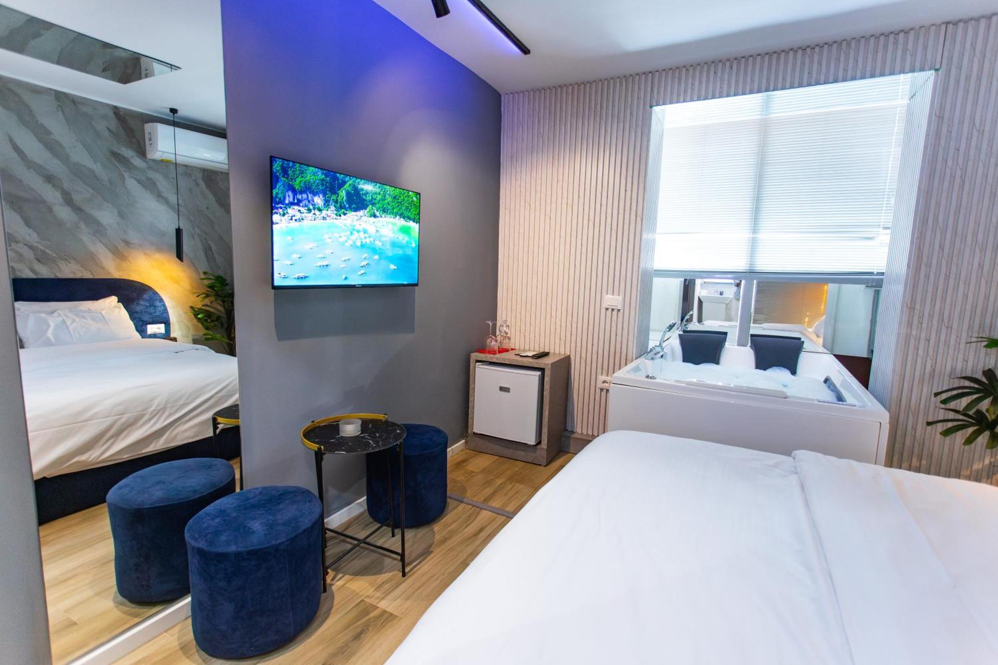 The Bubbles - Jacuzzi Hotel Тирана Экстерьер фото