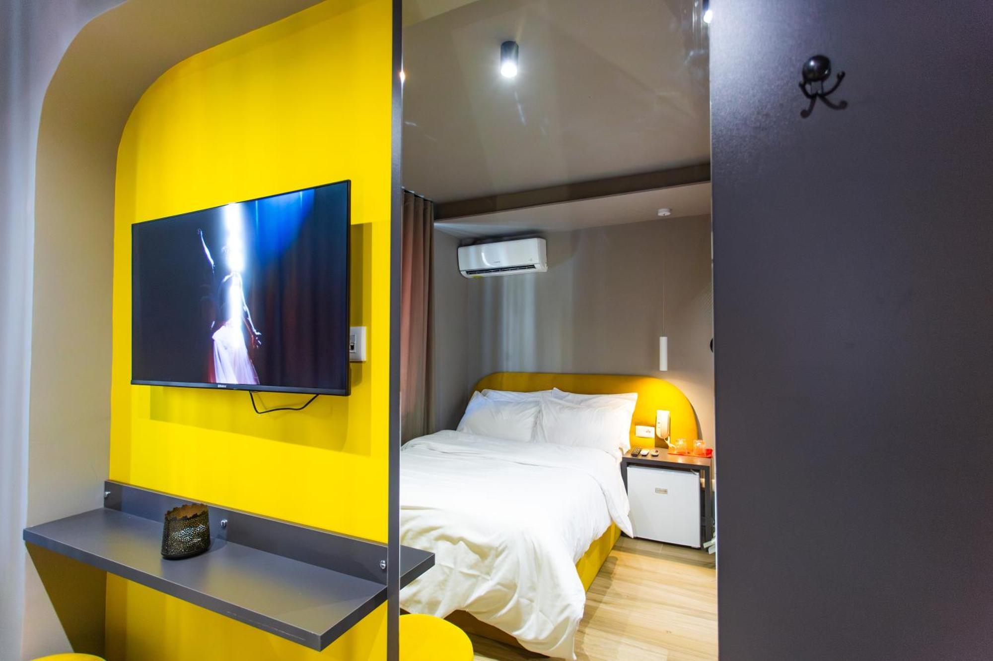 The Bubbles - Jacuzzi Hotel Тирана Экстерьер фото