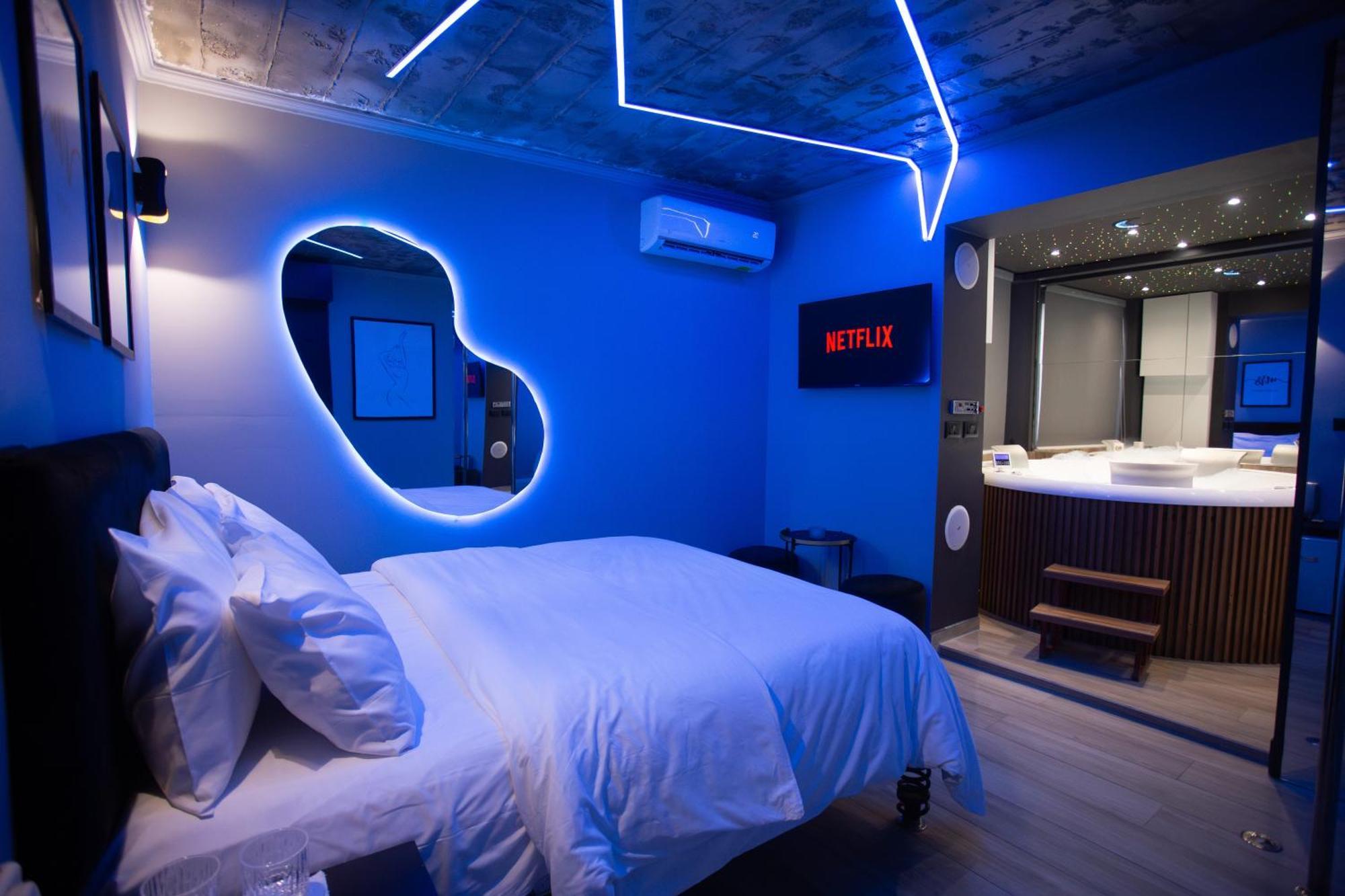 The Bubbles - Jacuzzi Hotel Тирана Экстерьер фото