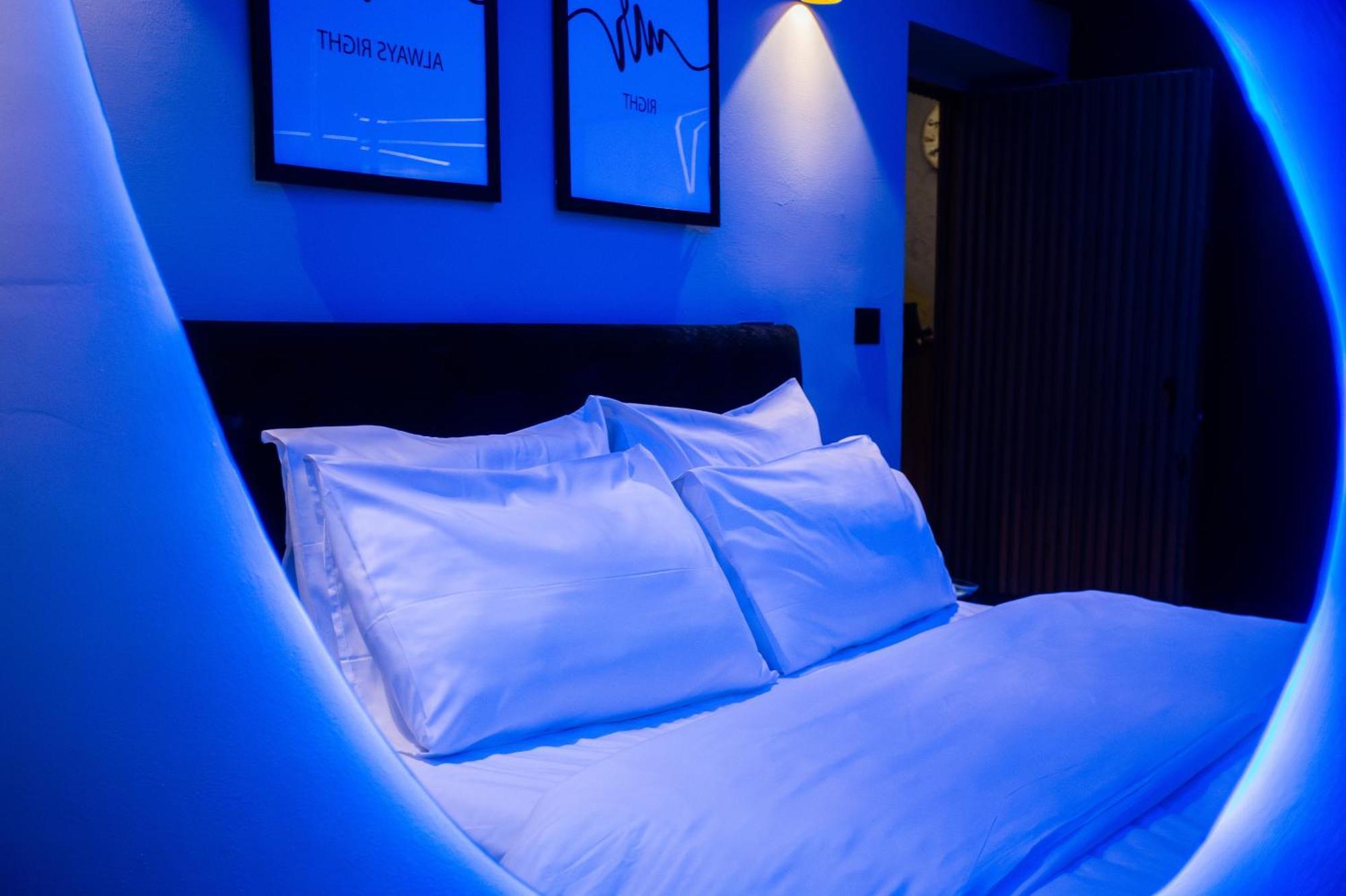 The Bubbles - Jacuzzi Hotel Тирана Экстерьер фото
