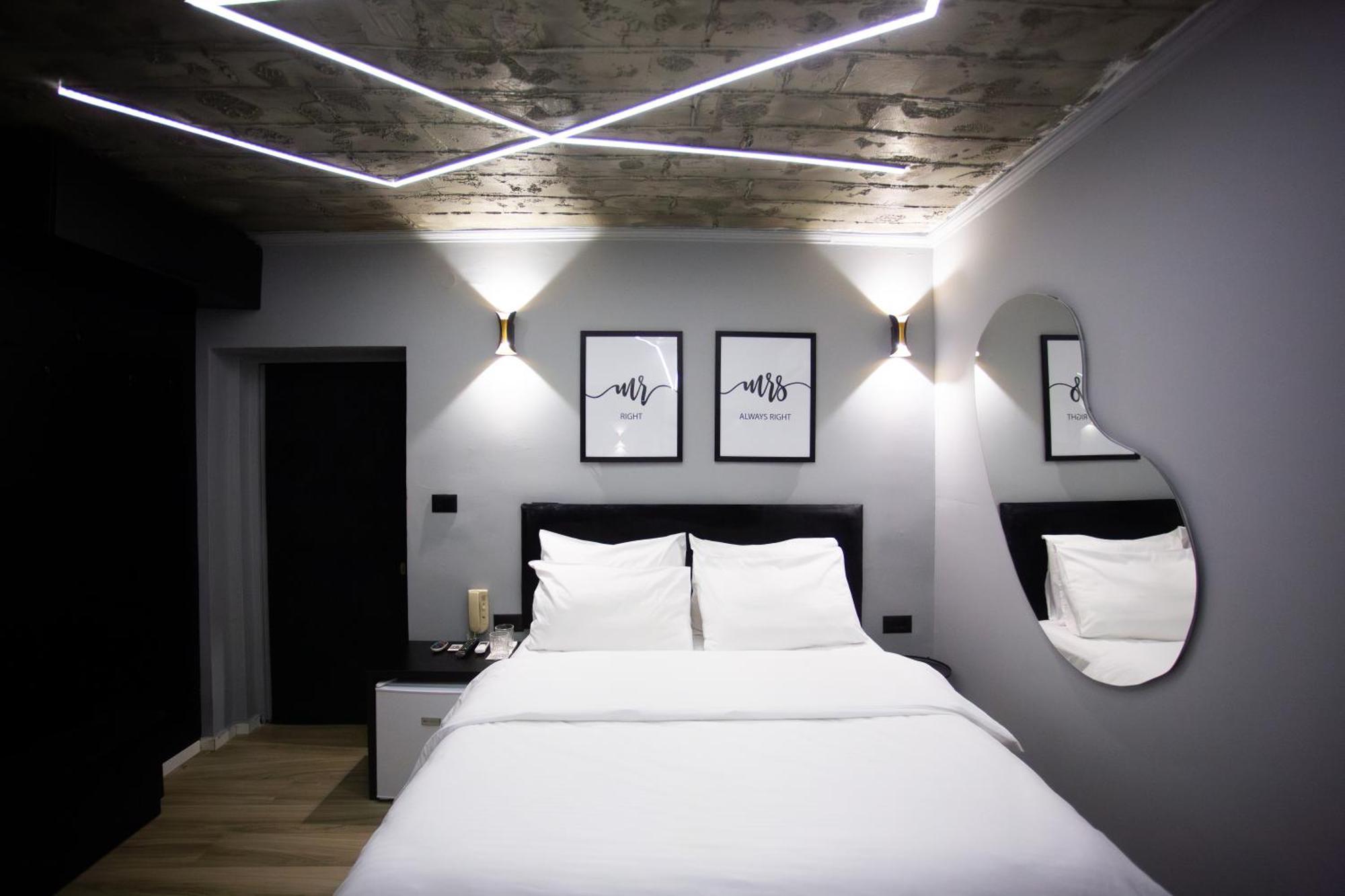 The Bubbles - Jacuzzi Hotel Тирана Экстерьер фото
