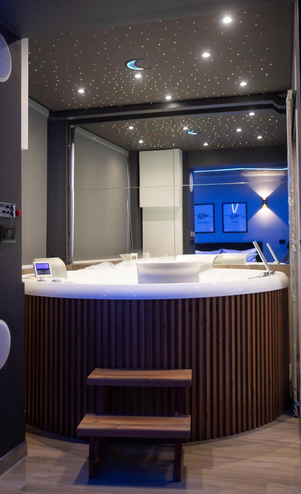 The Bubbles - Jacuzzi Hotel Тирана Экстерьер фото